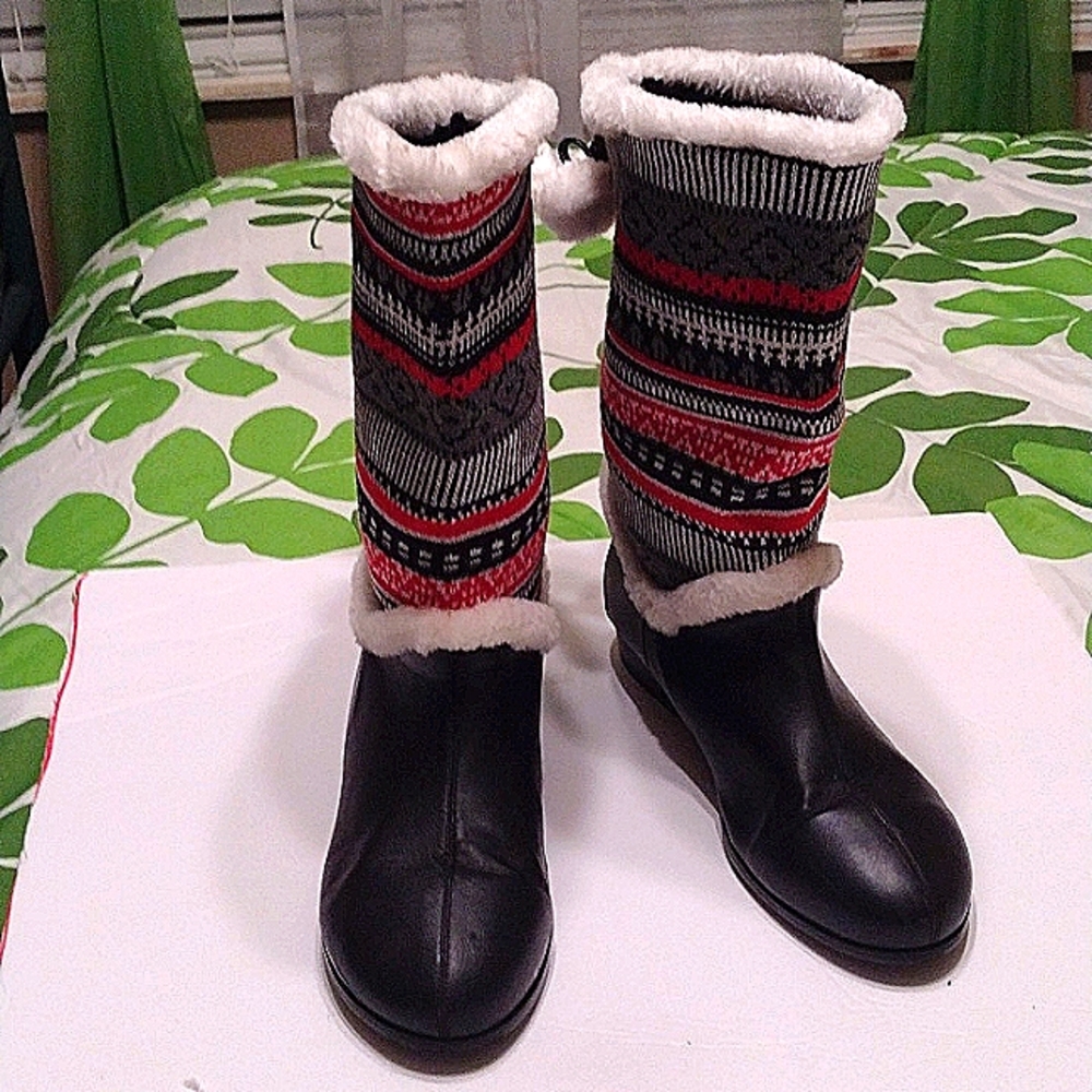 Short boots red black white